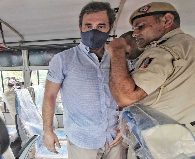 Many leaders including Rahul-Priyanka were detained